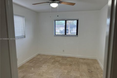 Коммерческая недвижимость в Холливуд, Флорида 1 спальня, 60.39м2 № 1995815