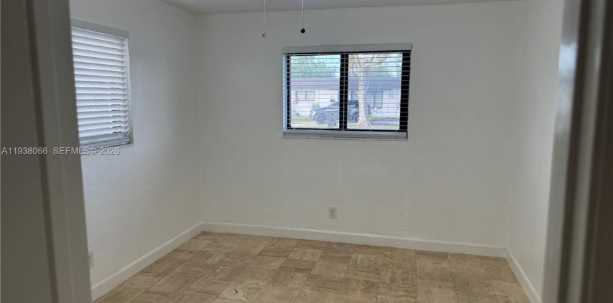 Коммерческая недвижимость в Холливуд, Флорида 1 спальня, 60.39м2 № 1995815