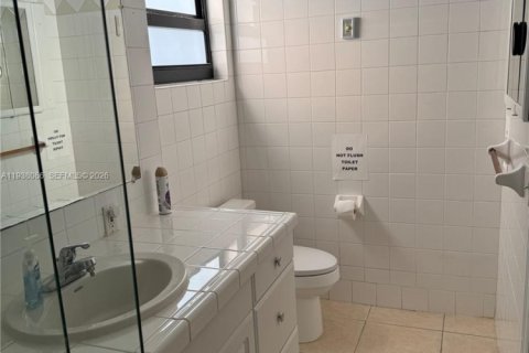 Снять в аренду коммерческую недвижимость в Холливуд, Флорида 1 спальня, 60.39м2, № 1995815 - фото 5