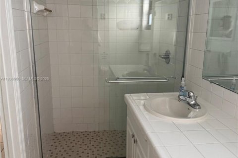 Снять в аренду коммерческую недвижимость в Холливуд, Флорида 1 спальня, 60.39м2, № 1995815 - фото 3