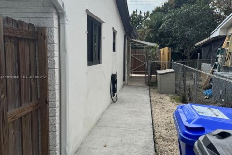 Commercial property in Hollywood, Florida 1 bedroom, 60.39 sq.m. № 1995815 - photo 6