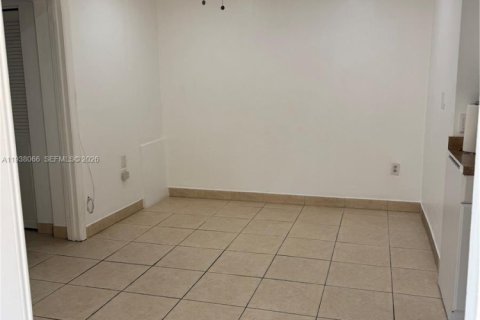 Commercial property in Hollywood, Florida 1 bedroom, 60.39 sq.m. № 1995815 - photo 7