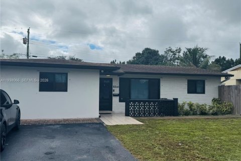 Commercial property in Hollywood, Florida 1 bedroom, 60.39 sq.m. № 1995815 - photo 10