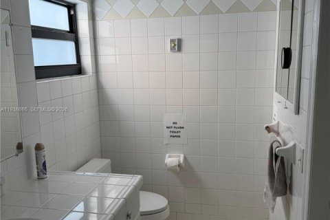 Снять в аренду коммерческую недвижимость в Холливуд, Флорида 1 спальня, 60.39м2, № 1995815 - фото 4