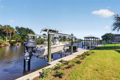 House in Flagler Beach, Florida 3 bedrooms, 233.28 sq.m. № 2418551 - photo 2