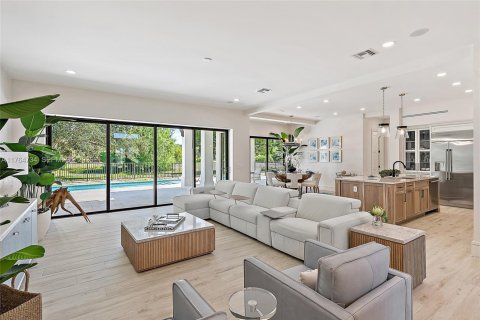 House in Tequesta, Florida 4 bedrooms, 343.55 sq.m. № 2086991 - photo 19