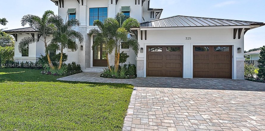 House in Tequesta, Florida 4 bedrooms, 343.55 sq.m. № 2086991