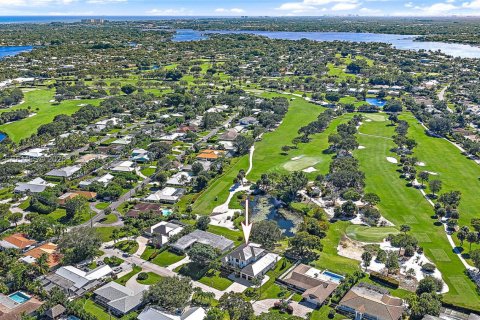 House in Tequesta, Florida 4 bedrooms, 343.55 sq.m. № 2086991 - photo 5