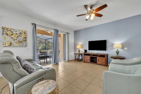 House in Davenport, Florida 6 bedrooms, 335.28 sq.m. № 216394 - photo 10