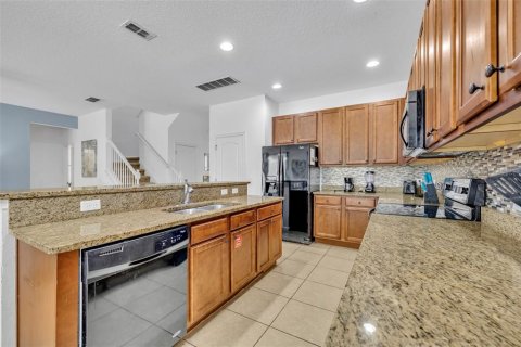 House in Davenport, Florida 6 bedrooms, 335.28 sq.m. № 216394 - photo 18
