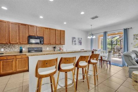 House in Davenport, Florida 6 bedrooms, 335.28 sq.m. № 216394 - photo 17