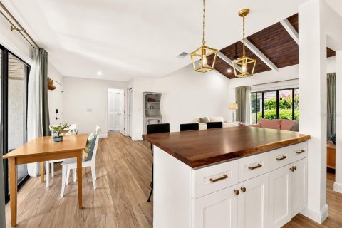 Villa ou maison à vendre à Sarasota, Floride: 2 chambres, 127.65 m2 № 2236189 - photo 8