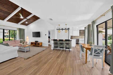 Villa ou maison à vendre à Sarasota, Floride: 2 chambres, 127.65 m2 № 2236189 - photo 4