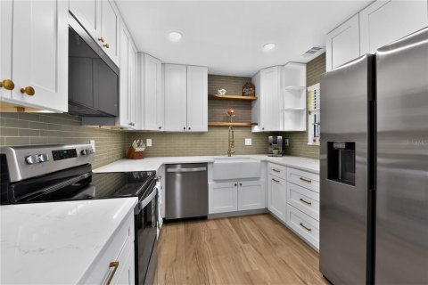 Villa ou maison à vendre à Sarasota, Floride: 2 chambres, 127.65 m2 № 2236189 - photo 6