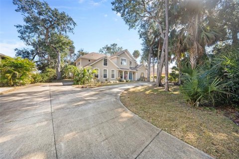 House in Port Orange, Florida 5 bedrooms, 327.57 sq.m. № 2102507 - photo 12