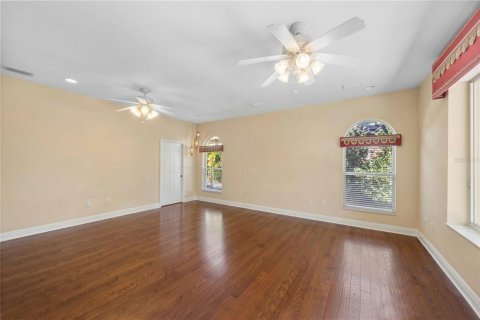House in Port Orange, Florida 5 bedrooms, 327.57 sq.m. № 2102507 - photo 20