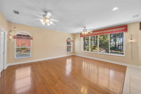 House in Port Orange, Florida 5 bedrooms, 327.57 sq.m. № 2102507 - photo 18