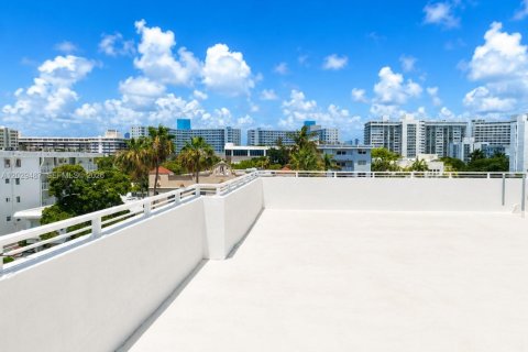 Condominio en venta en Miami Beach, Florida, 2 dormitorios, 90.67 m2 № 2168531 - foto 15
