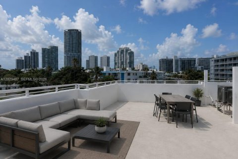 Condominio en venta en Miami Beach, Florida, 2 dormitorios, 90.67 m2 № 2168531 - foto 14