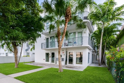 Condominio en venta en Miami Beach, Florida, 2 dormitorios, 90.67 m2 № 2168531 - foto 2