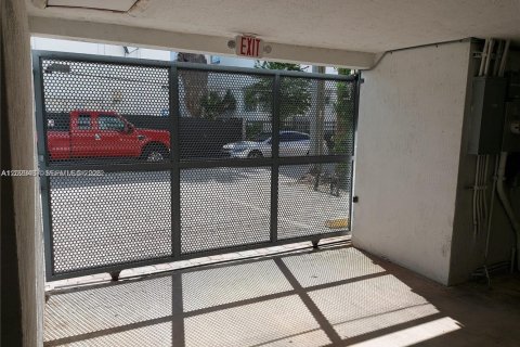 Condominio en venta en Miami Beach, Florida, 2 dormitorios, 90.67 m2 № 2168531 - foto 16