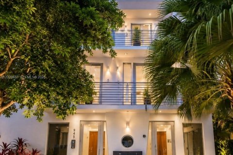 Condominio en Miami Beach, Florida, 2 dormitorios  № 2168531