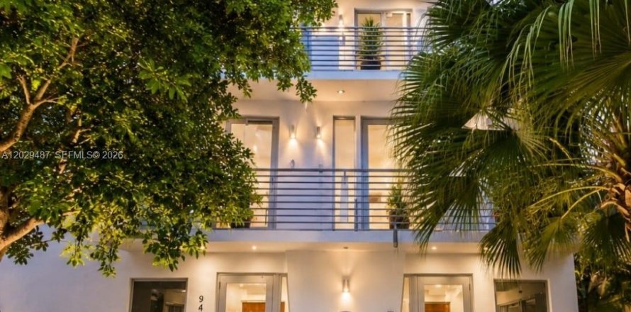 Condominio en Miami Beach, Florida, 2 dormitorios  № 2168531