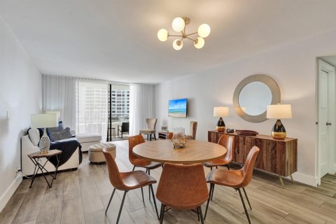 Condo in Hallandale Beach, Florida, 2 bedrooms  № 2240559 - photo 3