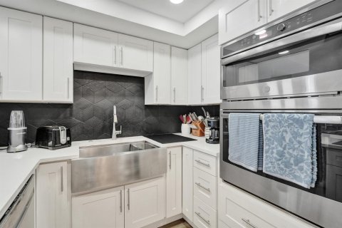 Condo in Hallandale Beach, Florida, 2 bedrooms  № 2240559 - photo 6
