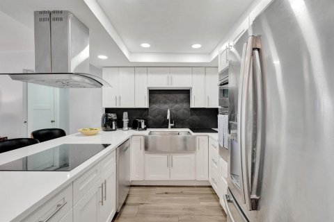 Condo in Hallandale Beach, Florida, 2 bedrooms  № 2240559 - photo 5