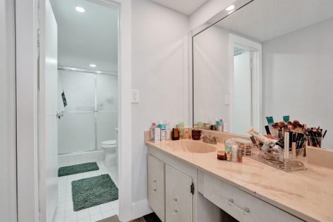 Condo in Hallandale Beach, Florida, 2 bedrooms  № 2240559 - photo 22