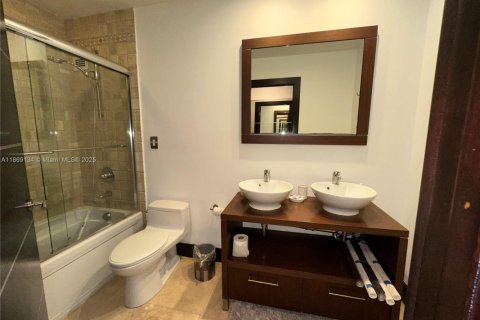 Apartamento en alquiler en Miami Beach, Florida, 2 dormitorios, 114.27 m2 № 1979380 - foto 19