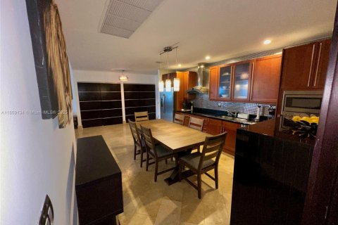 Apartamento en alquiler en Miami Beach, Florida, 2 dormitorios, 114.27 m2 № 1979380 - foto 9