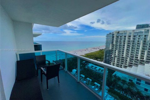 Apartamento en alquiler en Miami Beach, Florida, 2 dormitorios, 114.27 m2 № 1979380 - foto 1