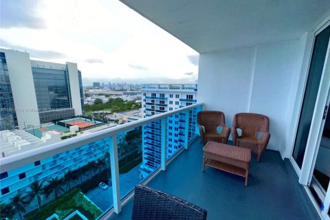 Apartamento en alquiler en Miami Beach, Florida, 2 dormitorios, 114.27 m2 № 1979380 - foto 2