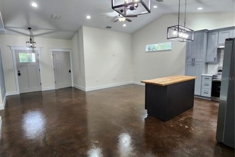 Villa ou maison à louer à Lady Lake, Floride: 3 chambres, 108.97 m2 № 2413604 - photo 6