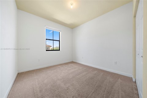 Touwnhouse à louer à Hialeah, Floride: 4 chambres, 172.98 m2 № 1940558 - photo 15