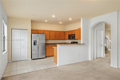 Touwnhouse à louer à Hialeah, Floride: 4 chambres, 172.98 m2 № 1940558 - photo 8