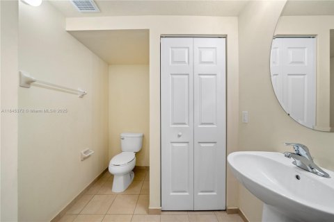 Touwnhouse à louer à Hialeah, Floride: 4 chambres, 172.98 m2 № 1940558 - photo 11