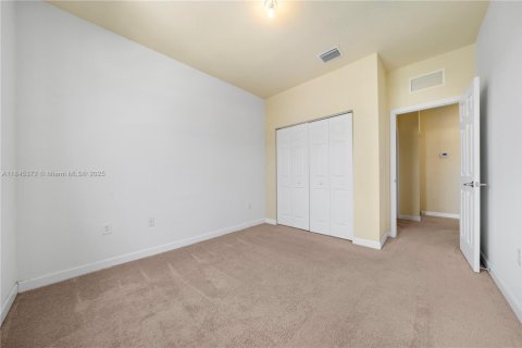 Touwnhouse à louer à Hialeah, Floride: 4 chambres, 172.98 m2 № 1940558 - photo 16