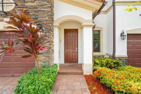 Touwnhouse à louer à Hialeah, Floride: 4 chambres, 172.98 m2 № 1940558 - photo 2
