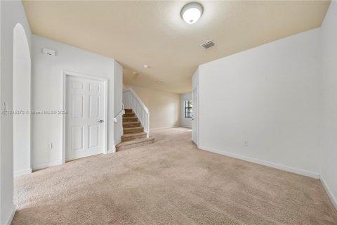 Touwnhouse à louer à Hialeah, Floride: 4 chambres, 172.98 m2 № 1940558 - photo 6