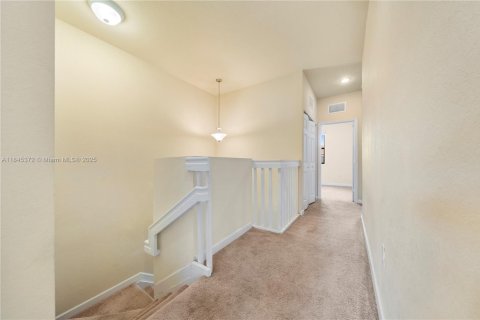 Touwnhouse à louer à Hialeah, Floride: 4 chambres, 172.98 m2 № 1940558 - photo 25