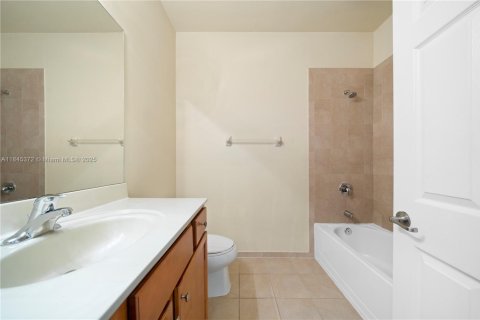 Touwnhouse à louer à Hialeah, Floride: 4 chambres, 172.98 m2 № 1940558 - photo 22