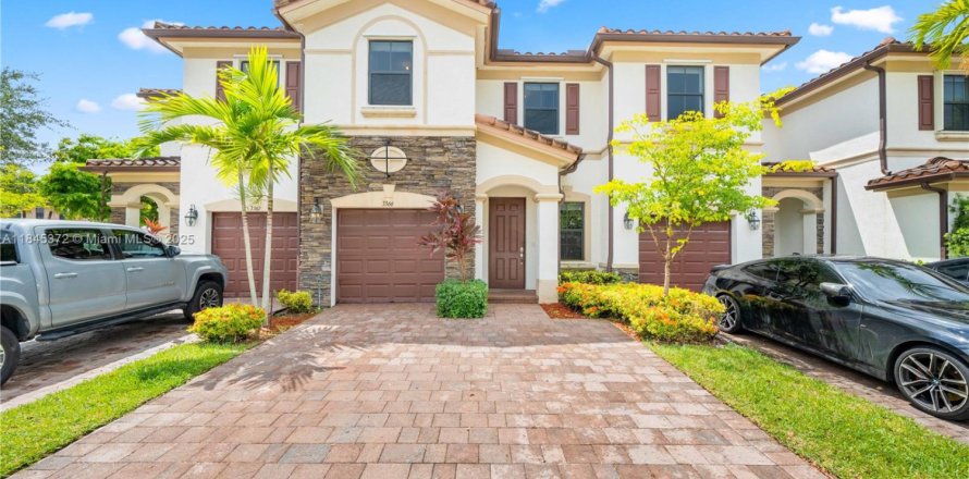 Touwnhouse à Hialeah, Floride 4 chambres, 172.98 m2 № 1940558