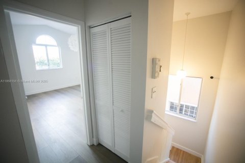 Villa ou maison à louer à Homestead, Floride: 3 chambres, 140 m2 № 1928133 - photo 10