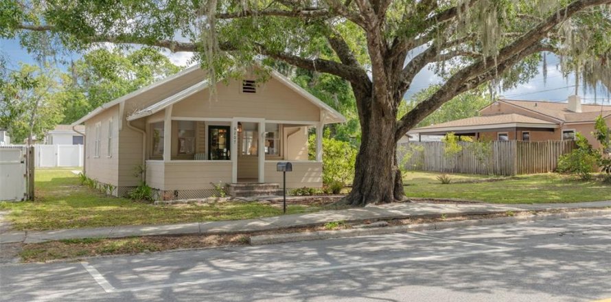 House in New Port Richey, Florida 2 bedrooms, 80.27 sq.m. № 1745077