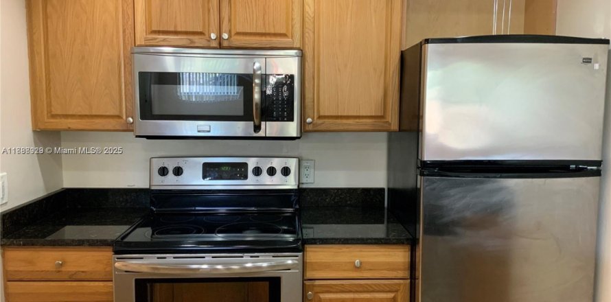 Кондоминиум с 1 спальней в Дорал, Флорида № 1941068