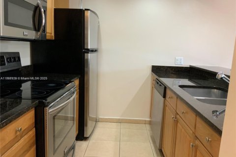 Снять в аренду кондоминиум в Дорал, Флорида 1 спальня, 65.96м2, № 1941068 - фото 2