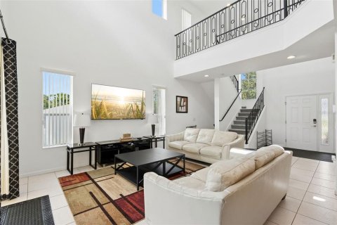 Casa en venta en Haines City, Florida, 5 dormitorios, 339.37 m2 № 2199765 - foto 8